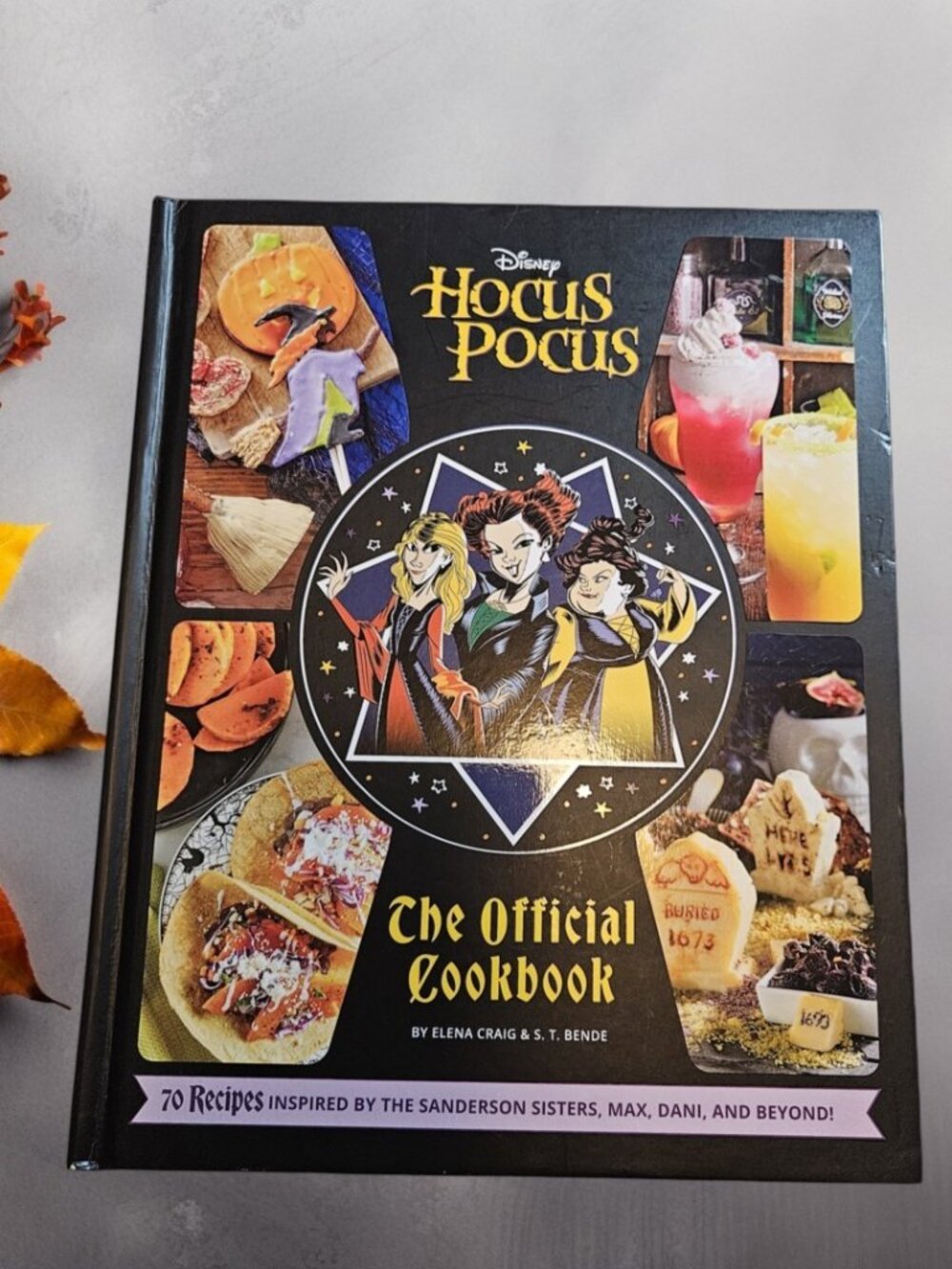 Disney Hocus Pocus The Official Cookbook Hardcover + Art Card